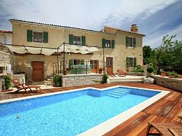 Authentic Holiday Home in Barban With Swimming Pool