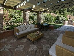 Luxury, Modern Apartment With Pool and Stunning Views