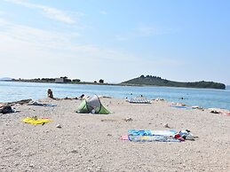 Apartment Right on the Janice Beach in Pakostane