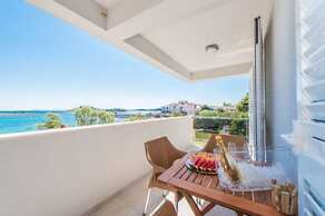 Modern Apartment Right on the Janice Beach in Pakostane, Centre 50 m A