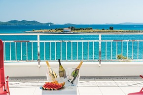 Apartment Right on the Janice Beach in Pakostane