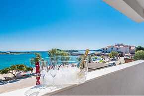 Apartment Right on the Janice Beach in Pakostane