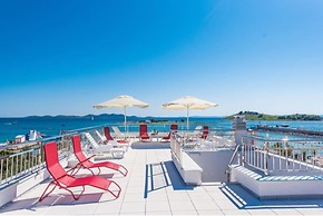 Apartment Right on the Janice Beach in Pakostane