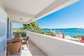 Apartment Right on the Janice Beach in Pakostane