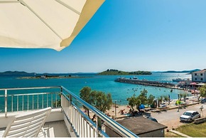 Apartment Right on the Janice Beach in Pakostane