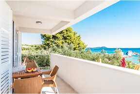 Apartment Right on the Janice Beach in Pakostane