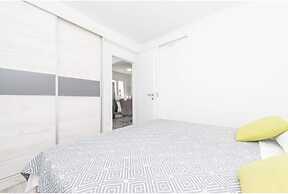 Apartment Right on the Janice Beach in Pakostane