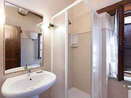 Belvilla by OYO Farmhouse With Swimming Pool