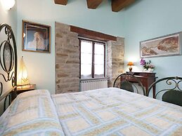 Belvilla by OYO Farmhouse With Swimming Pool