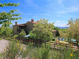 Belvilla by OYO Farmhouse With Swimming Pool