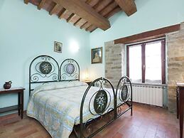 Belvilla by OYO Farmhouse With Swimming Pool