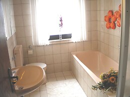 Apartment in Silbecke With Garden