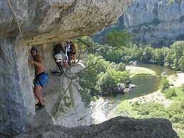 Escape in Saint-julien-du-gua