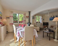 Villa in Gareoult With Private Pool