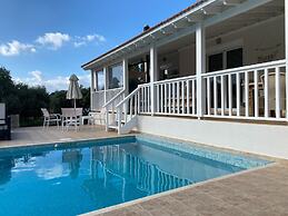 Beautiful Villa Near Sea in Epano Sisi