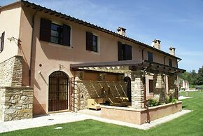 Luxury, Modern Apartment With Pool and Stunning Views