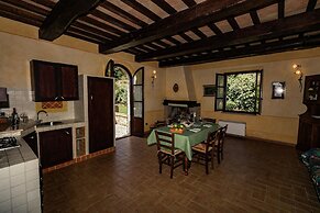 Luxury, Modern Apartment With Pool and Stunning Views