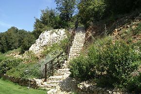 Luxury, Modern Apartment With Pool and Stunning Views