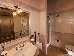 Luxury, Modern Apartment With Pool and Stunning Views