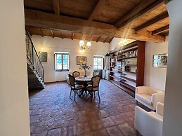 Tuscan Haven- Spacious Home