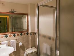 Apartment Near the Beach and the Clear Blue Sea