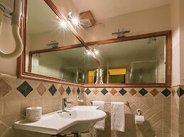 Apartment Near the Beach and the Clear Blue Sea