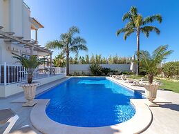 Luxury Villa in Albufeira With Heated Private Pool