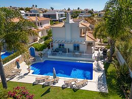 Luxury Villa in Albufeira With Heated Private Pool