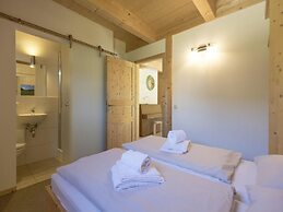 Attractive Chalet With Whirlpool