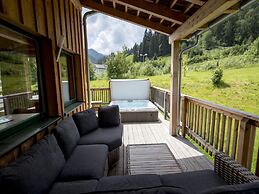 Attractive Chalet With Whirlpool
