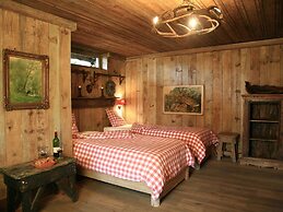 Luxurious Chalet with Hot Tub & Sauna in Thirimont
