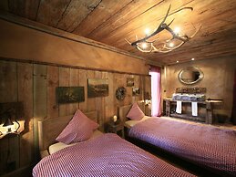 Luxurious Chalet with Hot Tub & Sauna in Thirimont