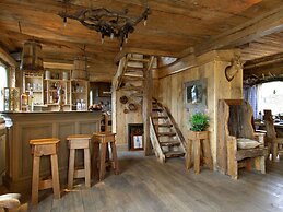 Luxurious Chalet with Hot Tub & Sauna in Thirimont