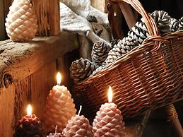 Luxurious Chalet with Hot Tub & Sauna in Thirimont