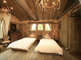 Luxurious Chalet with Hot Tub & Sauna in Thirimont
