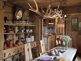 Luxurious Chalet with Hot Tub & Sauna in Thirimont