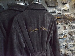 Luxury Holiday Home in Redu With Pool