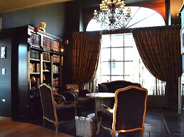 Luxury Holiday Home in Redu With Pool