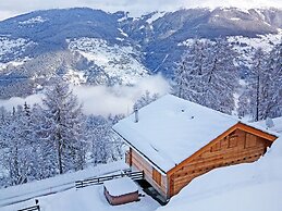 A Luxurious 12 Person Chalet With Superb View