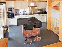 A Luxurious 12 Person Chalet With Superb View