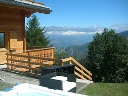 A Luxurious 12 Person Chalet With Superb View