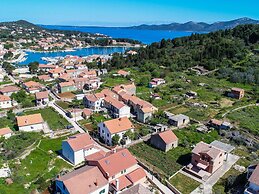 Holiday Home in Veli Iz With Fenced Garden