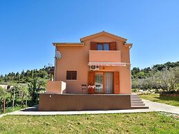 Holiday Home in Veli Iz With Fenced Garden