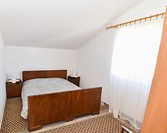 Holiday Home in Veli Iz With Fenced Garden