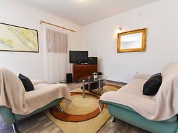Holiday Home in Veli Iz With Fenced Garden