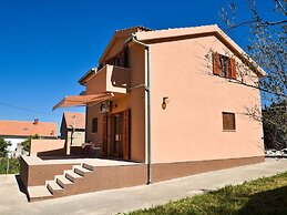 Holiday Home in Veli Iz With Fenced Garden