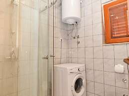 Holiday Home in Veli Iz With Fenced Garden