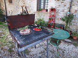 Beautiful Farmhouse with Hot Tub in Umbria