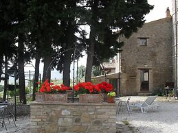 Beautiful Farmhouse with Hot Tub in Umbria