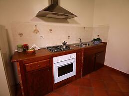 Beautiful Farmhouse with Hot Tub in Umbria
